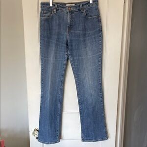 Vintage,Levi's 550,Women's size 10 relaxed boot cut Jeans. Distressed. EUC